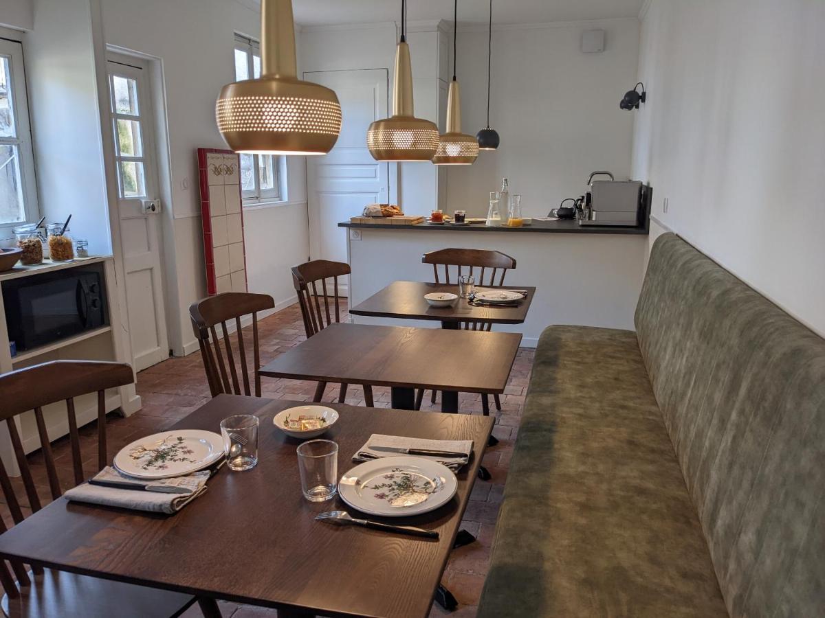 Le 14 Faubourg Bed & Breakfast Beaune  Bagian luar foto