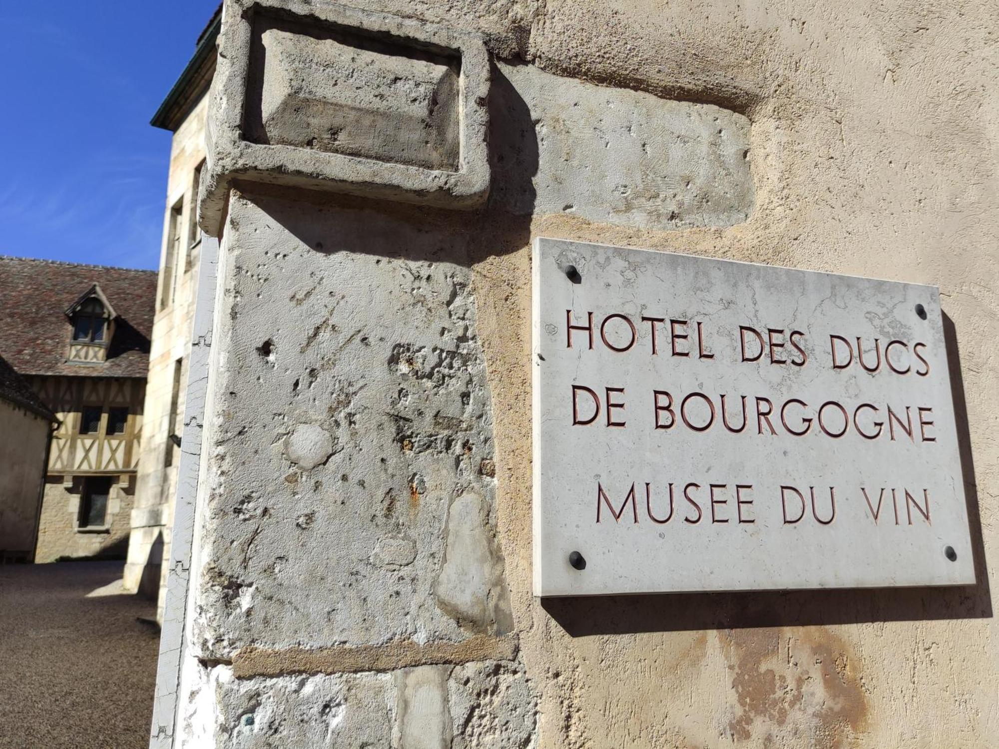 Le 14 Faubourg Bed & Breakfast Beaune  Bagian luar foto